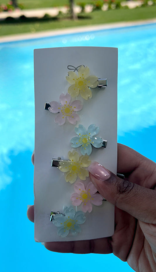 Acrylic flower hair clips